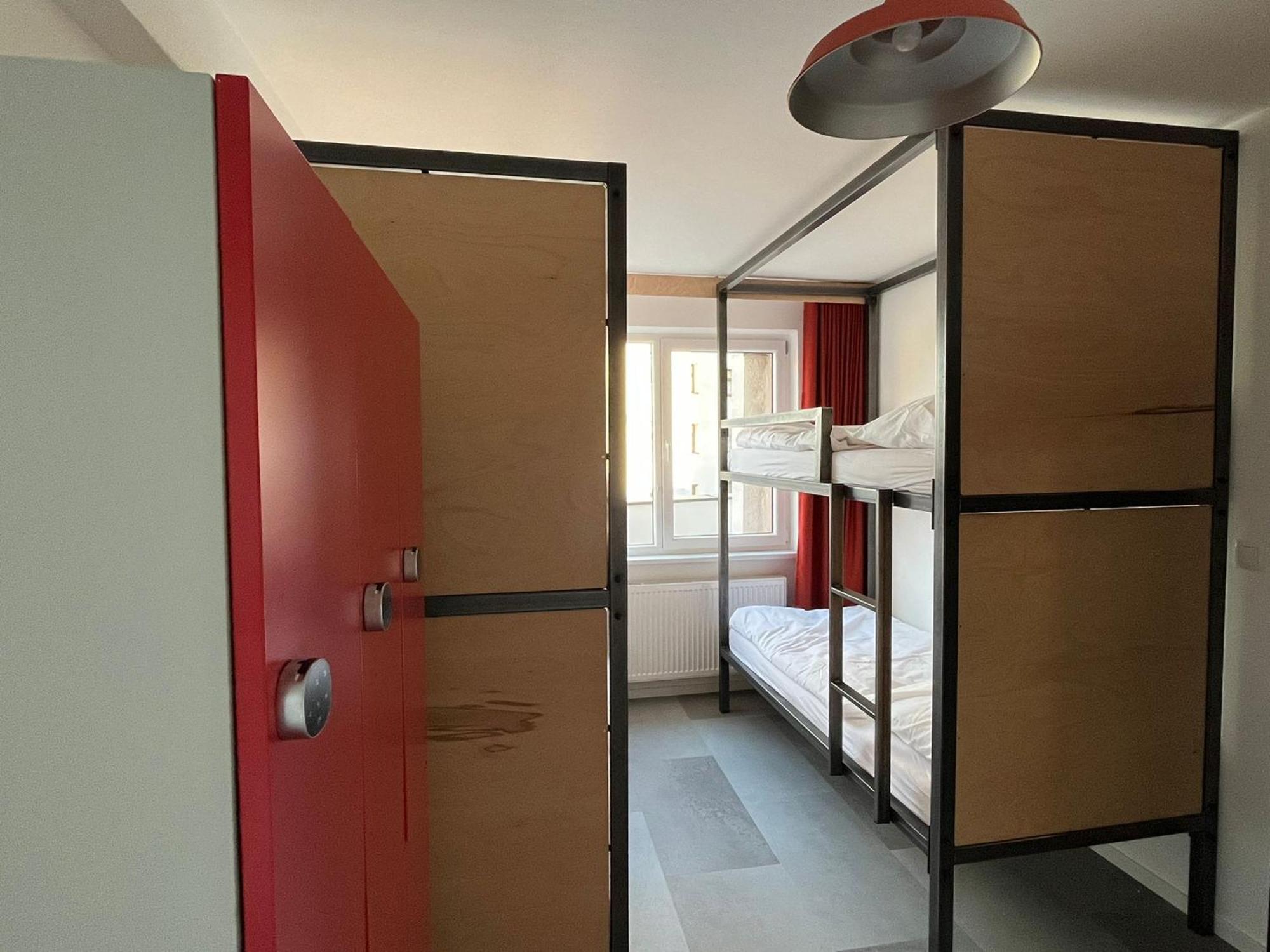 Izy Stay Hostel Bratislava Eksteriør billede