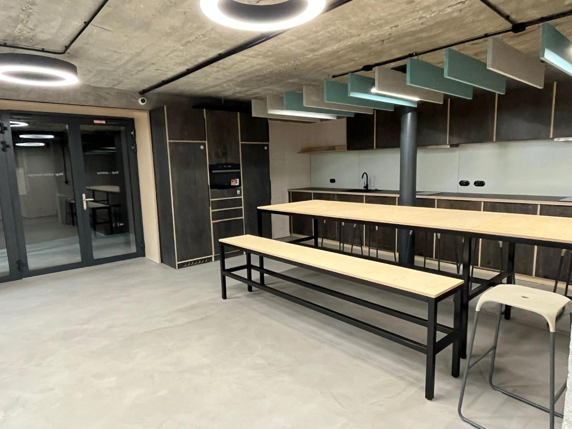 Izy Stay Hostel Bratislava Eksteriør billede
